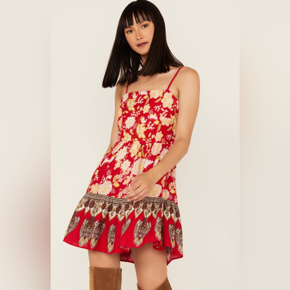 BAND OF THE FREE WOMEN'S LOVE IS ALL AROUND FLORAL PRINT SLEEVELESS MINI DRESS